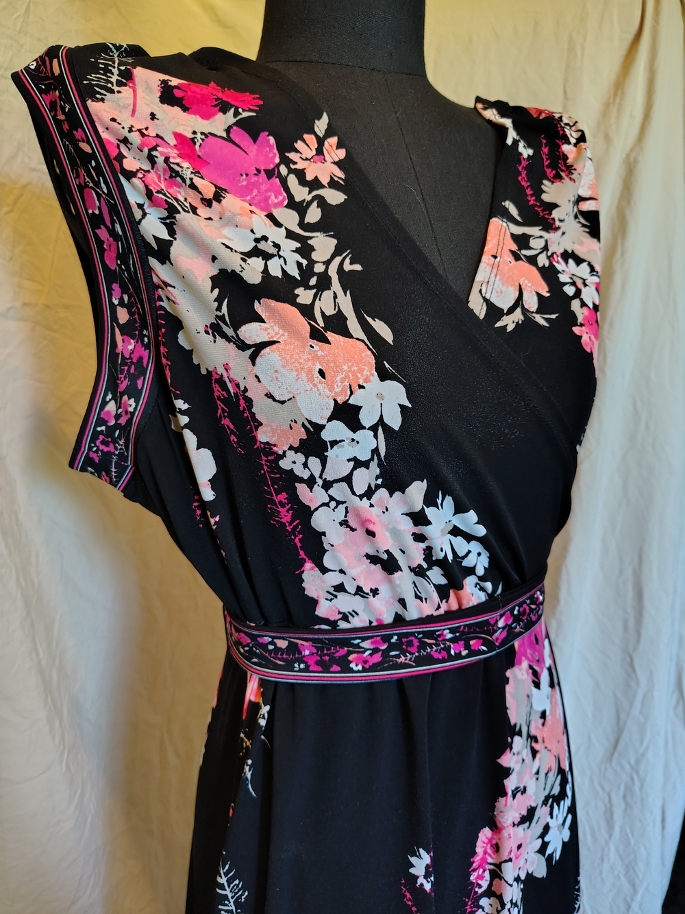 Apt. 9 Black Midi Wrap Dress with Pink and White Floral Print Women's Large - Picture 2 of 8